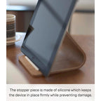 Supporto per tablet in legno, singolo dispositivo, frassino/noce, L14×P12×A11,5 cm